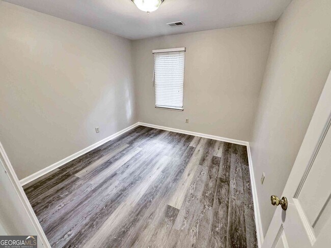 Building Photo - 4051 Coyte Dr