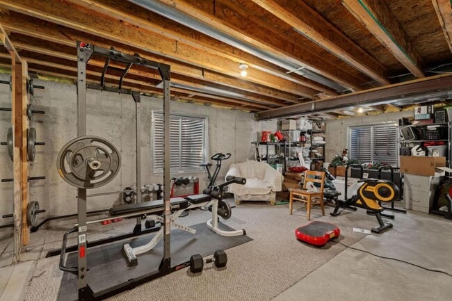 Building Photo - 749 Eagle Dr