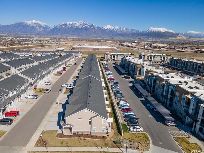 Building Photo - 4933 W Pillar Dr