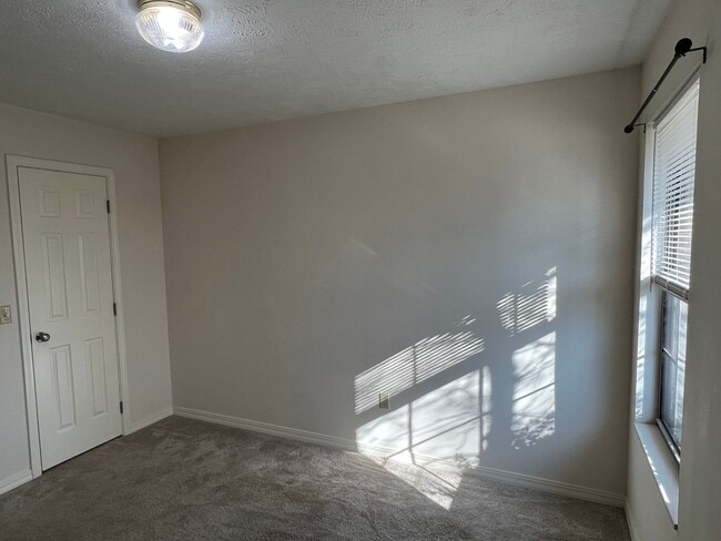 Building Photo - All Brick 3 Bedroom, 2 Bathroom near Twin Oaks