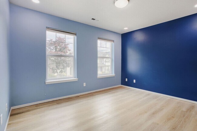 Building Photo - 4BR/2.5BA Home with Main-Level Bedroom/Office — Central A/C & Fenced Yard | Orenco Gardens, Hills...