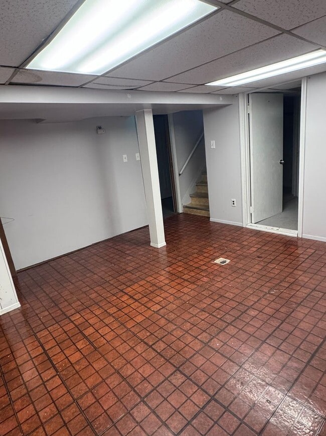 Building Photo - Spacious 3BD/2BA Home, Move-In Ready with Finished Basement