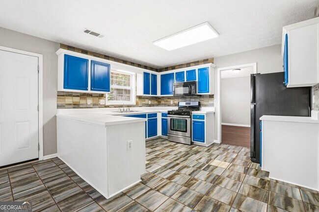 Building Photo - 690 Burnham Ridge