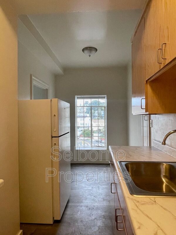 Building Photo - 2501 Ivy Dr