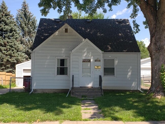 Primary Photo - 2208 S Willow Ave