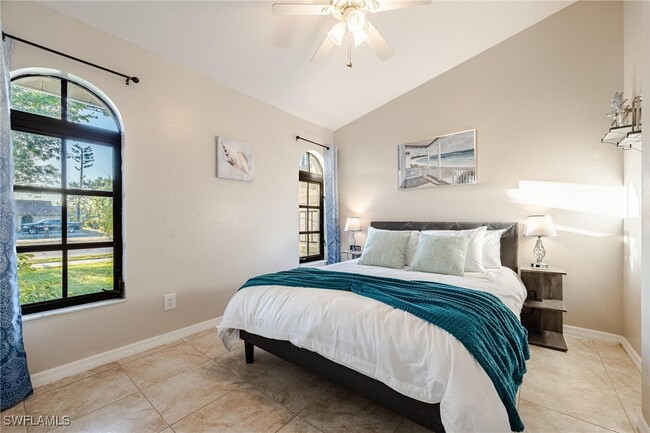 Building Photo - 3307 Santa Barbara Blvd