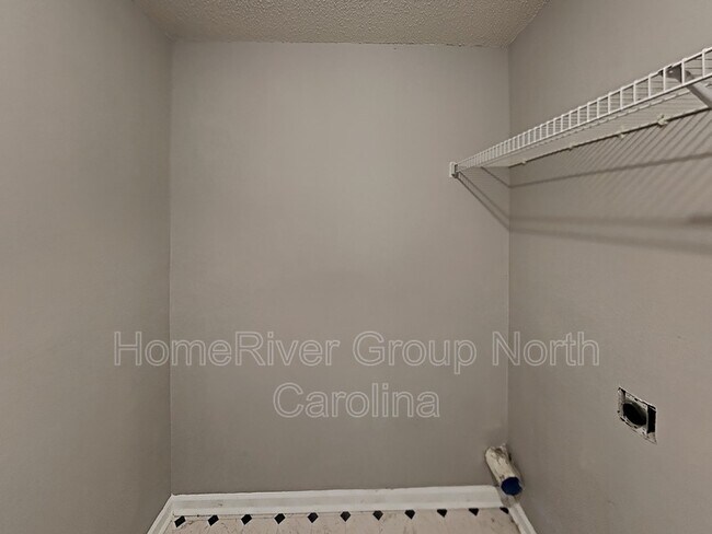 Building Photo - 801 Stockport Way