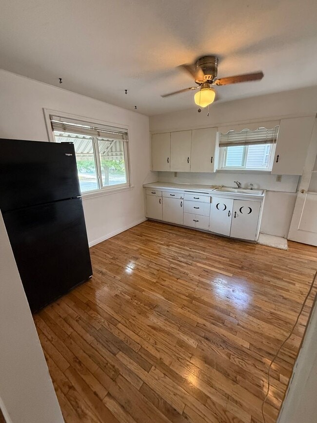 Building Photo - Cute Price Home