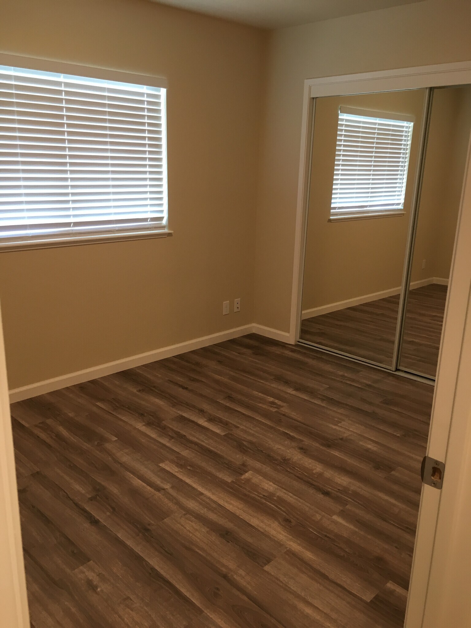 Vinyl plank flooring - 216 A St