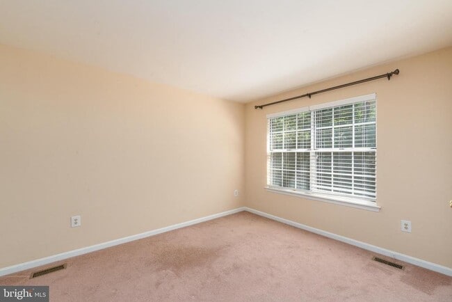 Building Photo - 8005 Silver Fox Dr