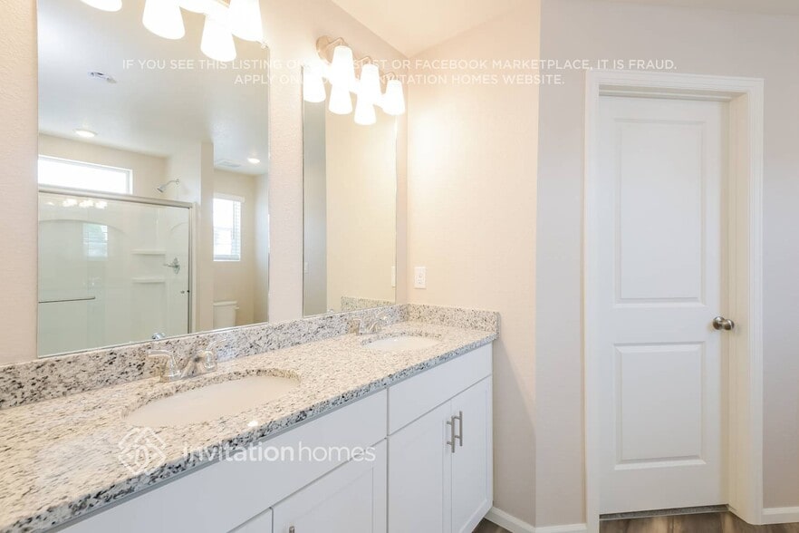Building Photo - 3394 Pearwood Dr