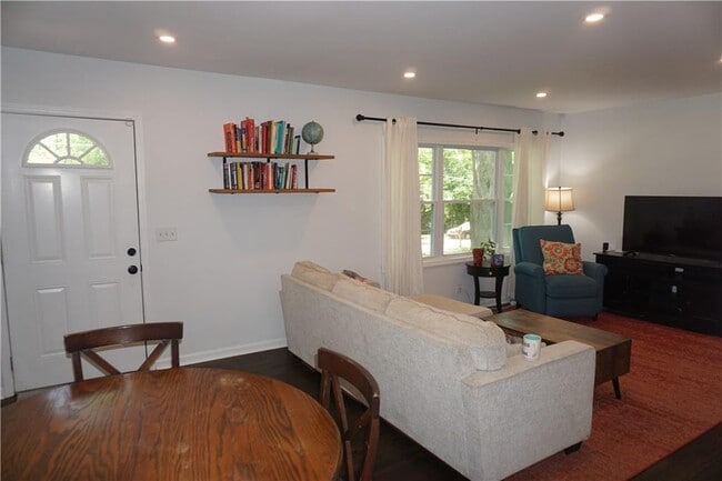 Building Photo - 2163 Lilac Ln