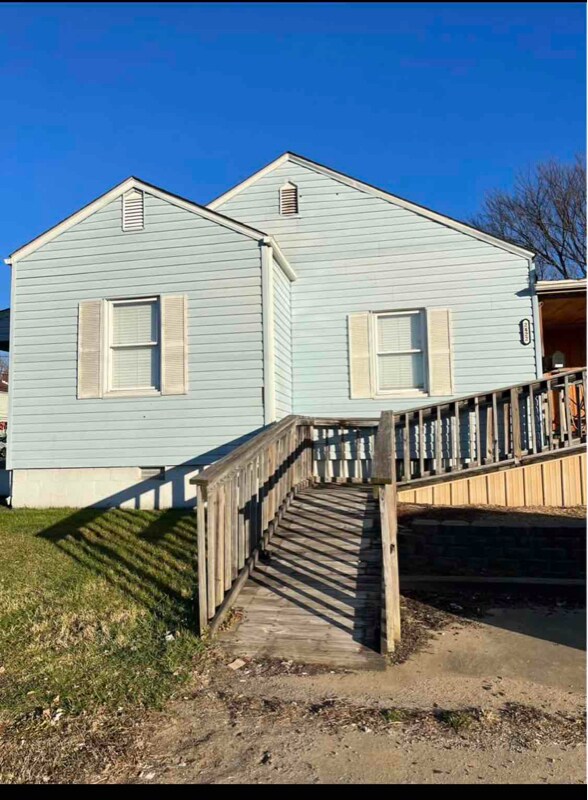 Building Photo - 2422 Jackson Ave