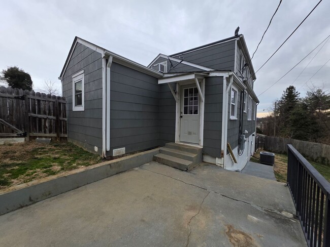 Building Photo - 116 Sixth Avenue