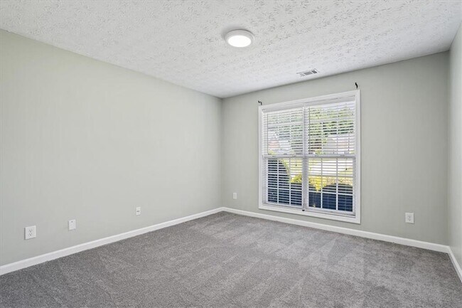 Building Photo - 2615 Snowcrest Pl