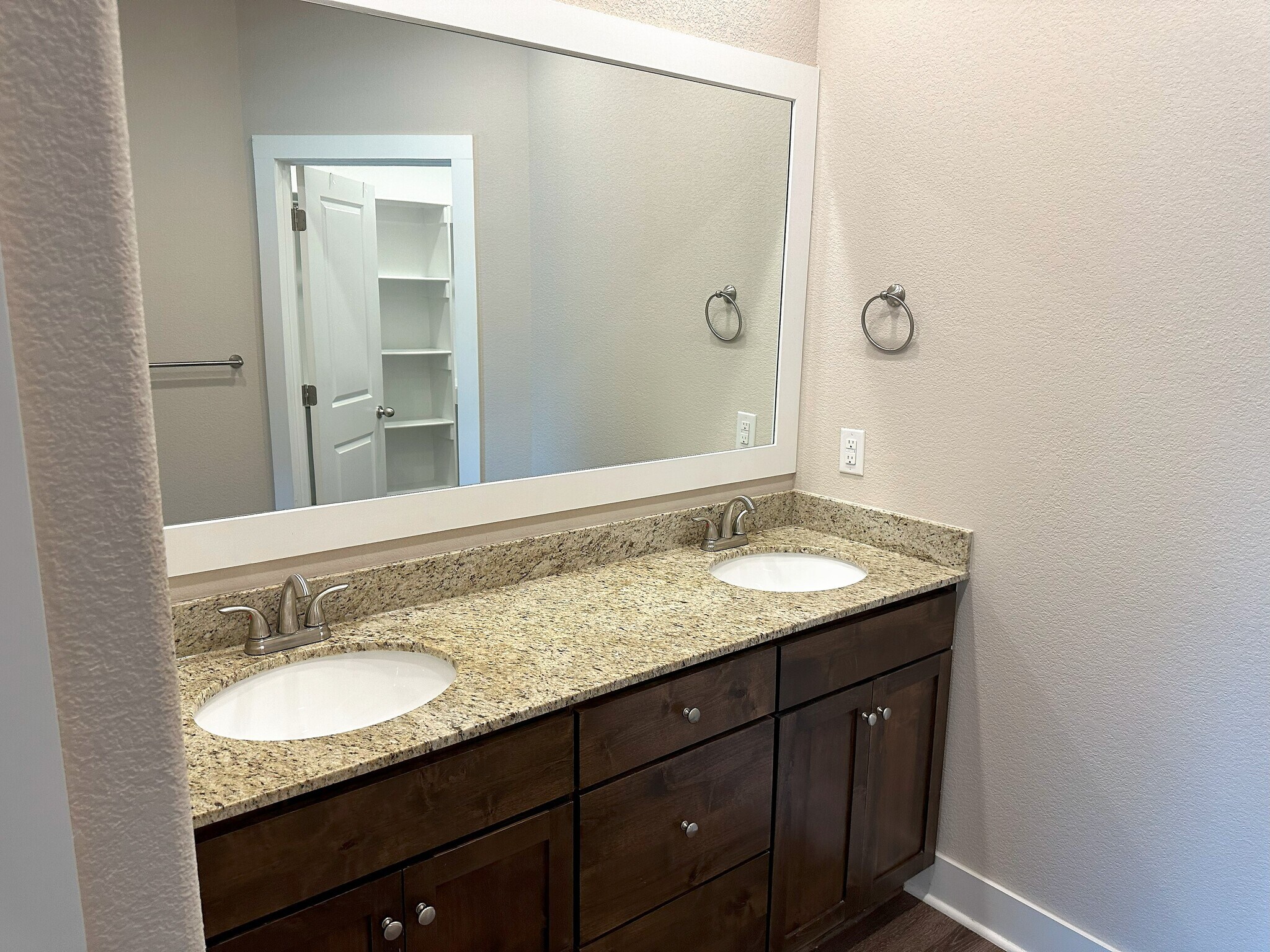 Bedroom 1 En-Suite - 3462 W Tuscan Rd
