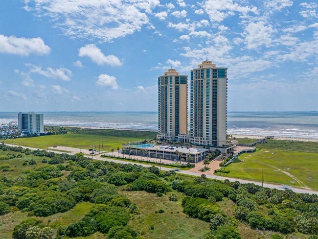 Building Photo - 801 E Beach Dr