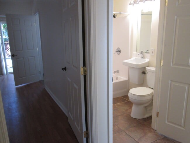 Building Photo - 1377 Woodside Dr