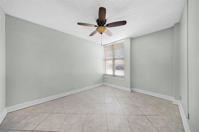 Building Photo - 1391 S Ocean Blvd