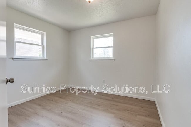 Building Photo - 636 SW 13th St