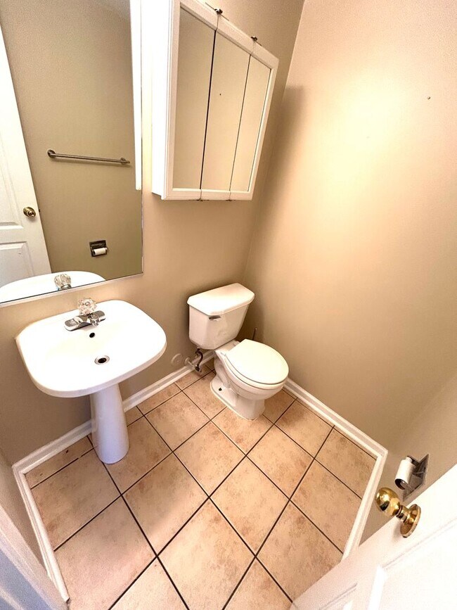 Building Photo - 2627 Hartley St