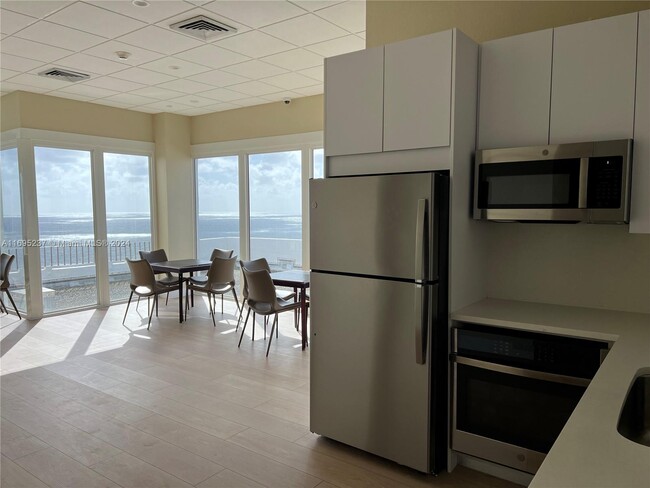Building Photo - 1370 S Ocean Blvd