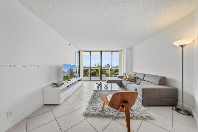 Building Photo - 3598 Yacht Club Dr