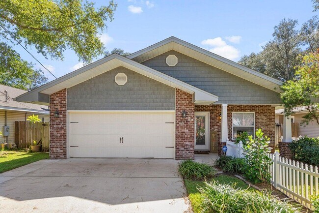 Primary Photo - 808 Pine Alley St