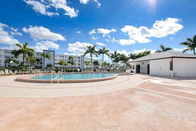 Building Photo - 104 Mansfield C