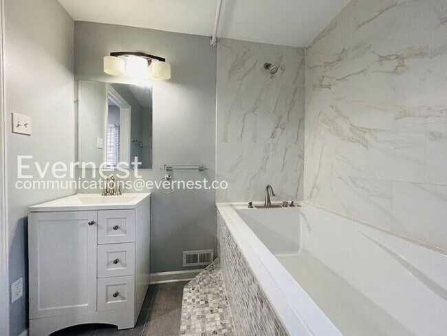 Building Photo - 303 Kirk Ave