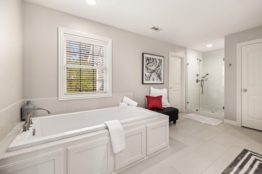 Building Photo - 473 N Oliver Ave