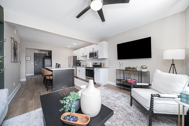 Building Photo - Fully Furnished 1 Bedroom in the heart of ...