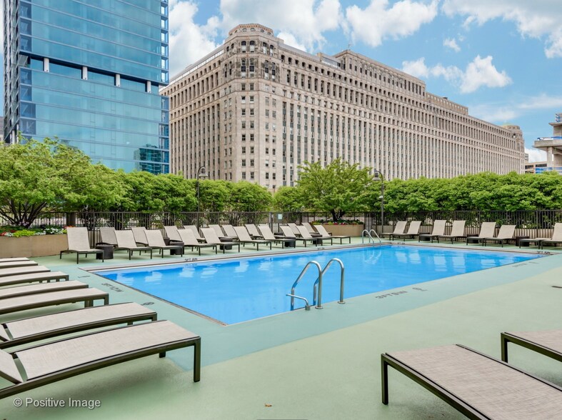 Building Photo - 400 N La Salle Dr