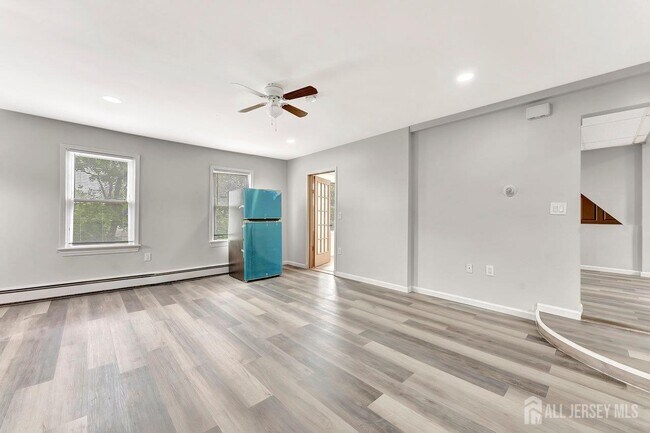 Building Photo - 601 Ridgeway Ave