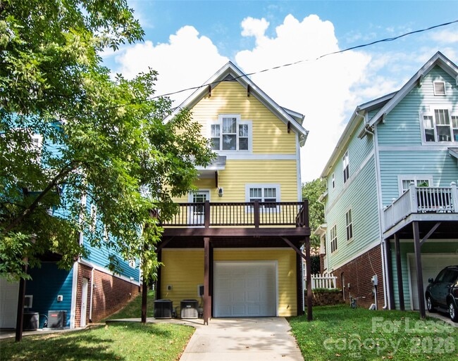 Building Photo - 315 Woodvale Pl