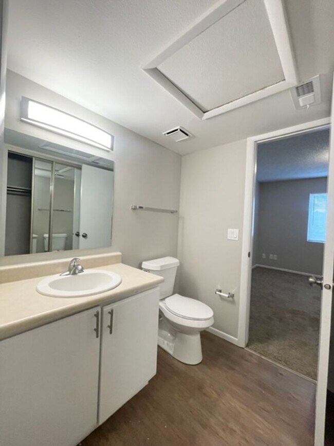 Building Photo - 6855 Delmonico Dr