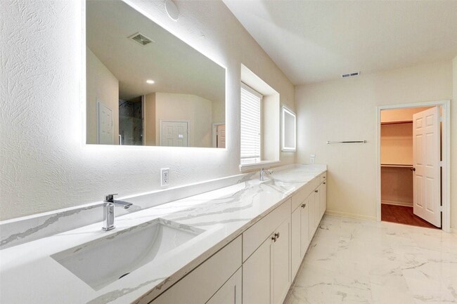 Building Photo - 26603 Summerbend Hollow Ln