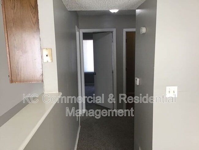 Building Photo - 208 W Meadow St