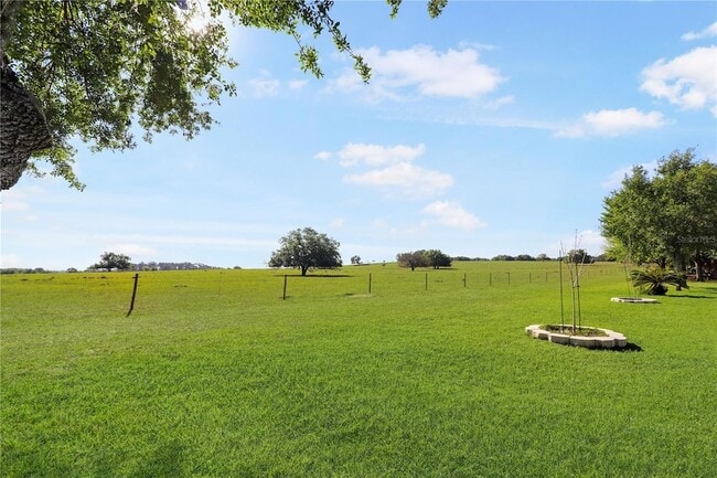 Building Photo - 20846 Queen Alexandra Dr