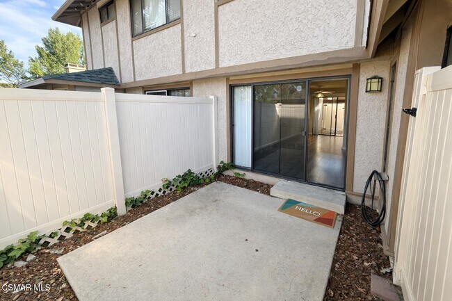 Building Photo - 28825 Conejo View Dr