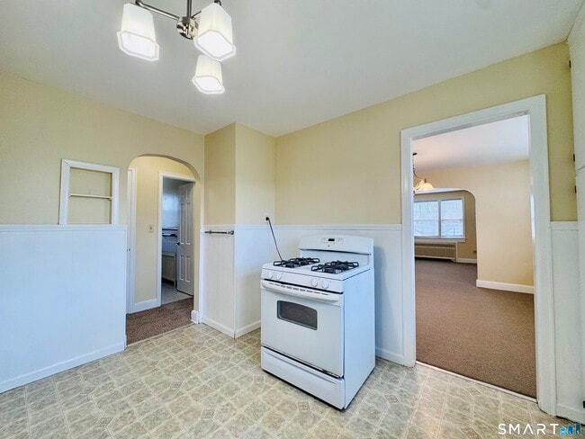 Building Photo - 47 Clover St