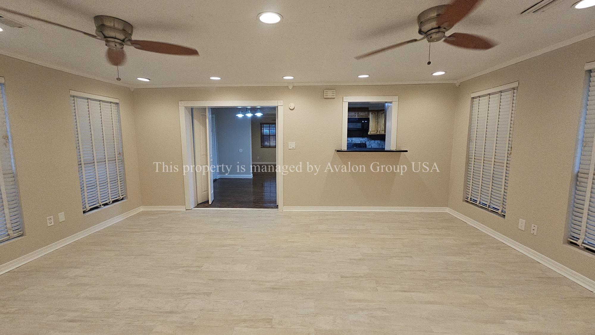 Building Photo - 2052 Lake Weir Ave