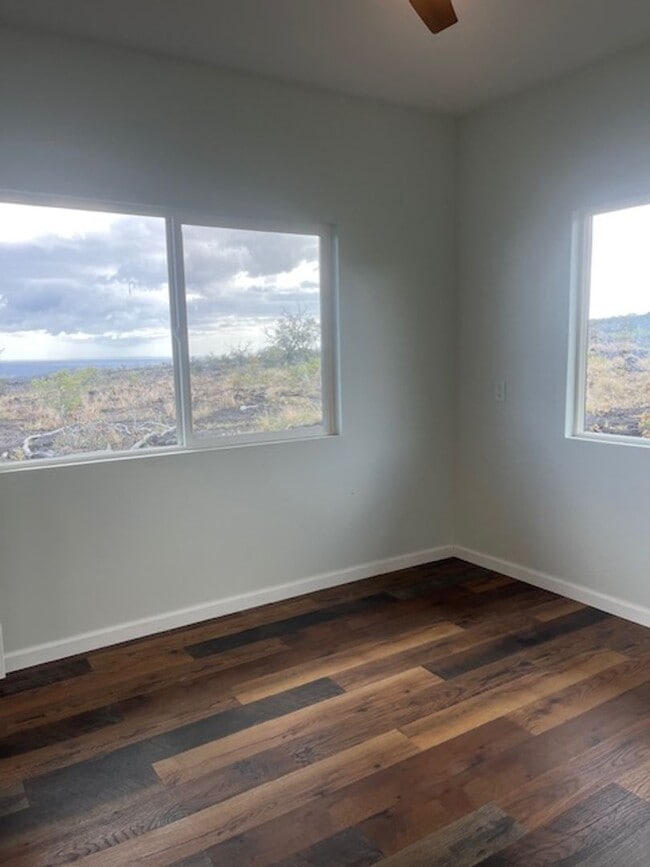 Building Photo - Pet friendly 3 bedroom / 2 bath home with ...