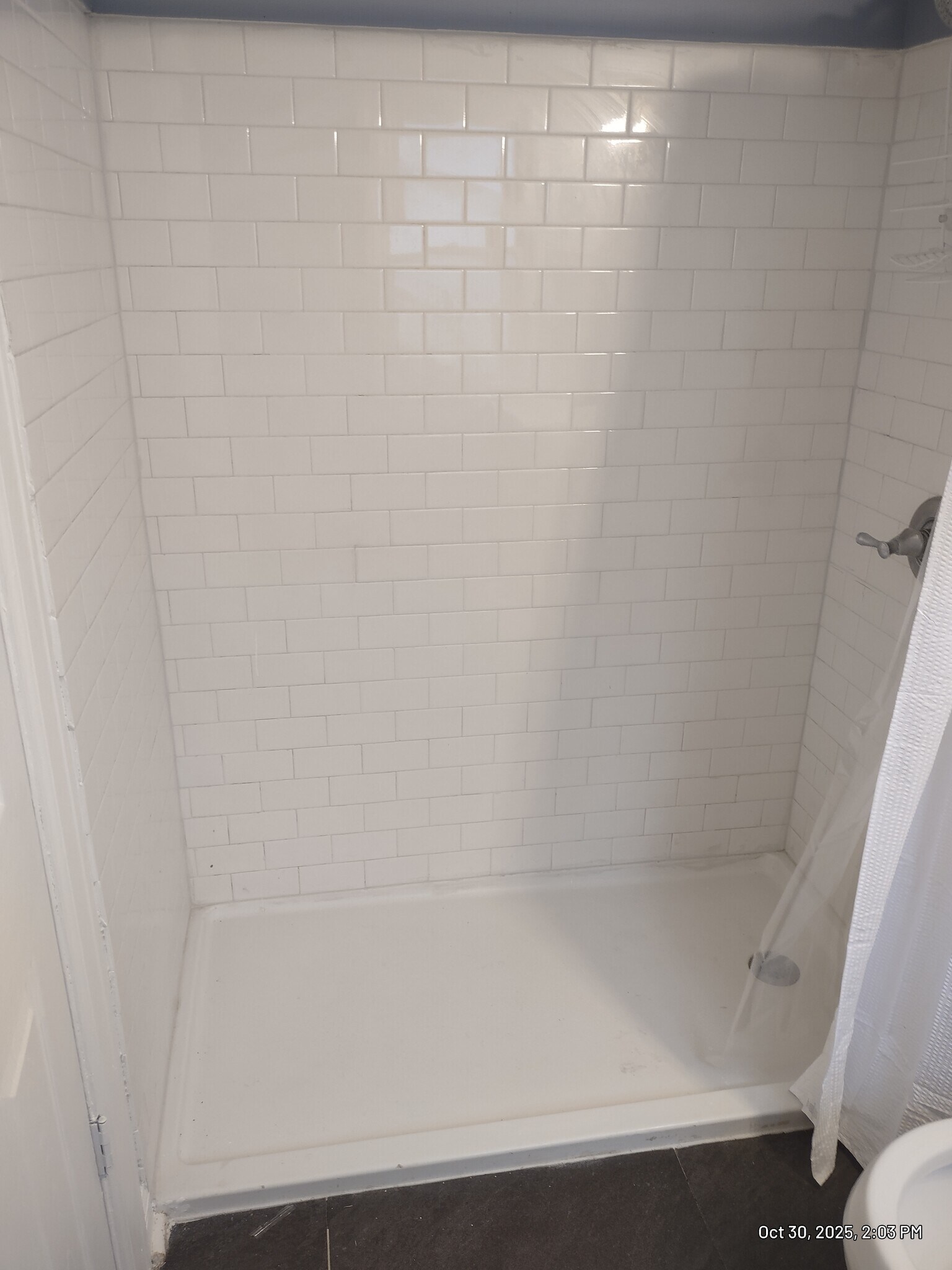 Walk in shower - 218 Lawrence St