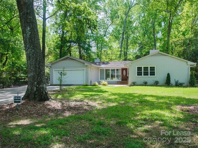 Building Photo - 1123 Lynbrook Dr