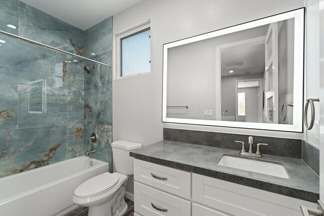 Building Photo - New, Top Floor | 3 Bed, 3 Bath, Laundry, B...