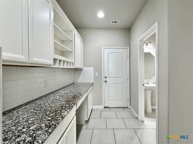 Building Photo - 113 Homily Dr