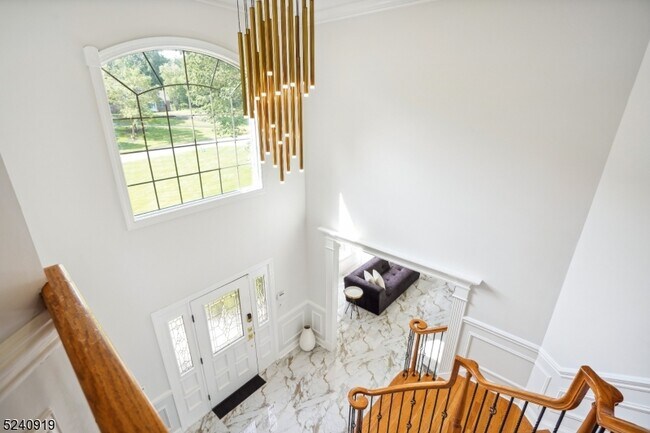 Building Photo - 22 Forest Hill Dr