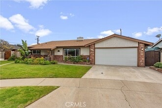 Building Photo - 2110 E North Redwood Dr