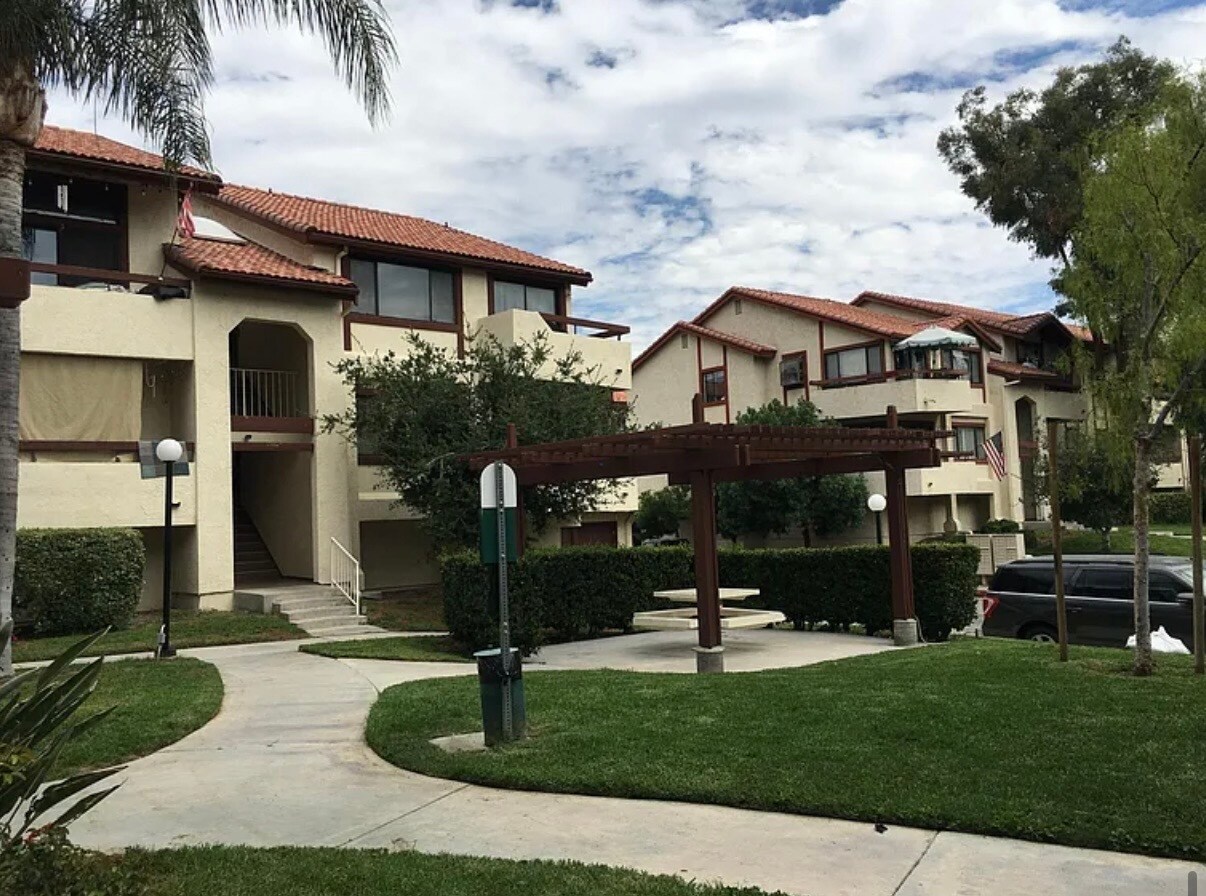 Building Photo - 18164 Sundowner Way